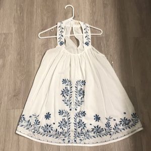 Long, flowing sleeveless top